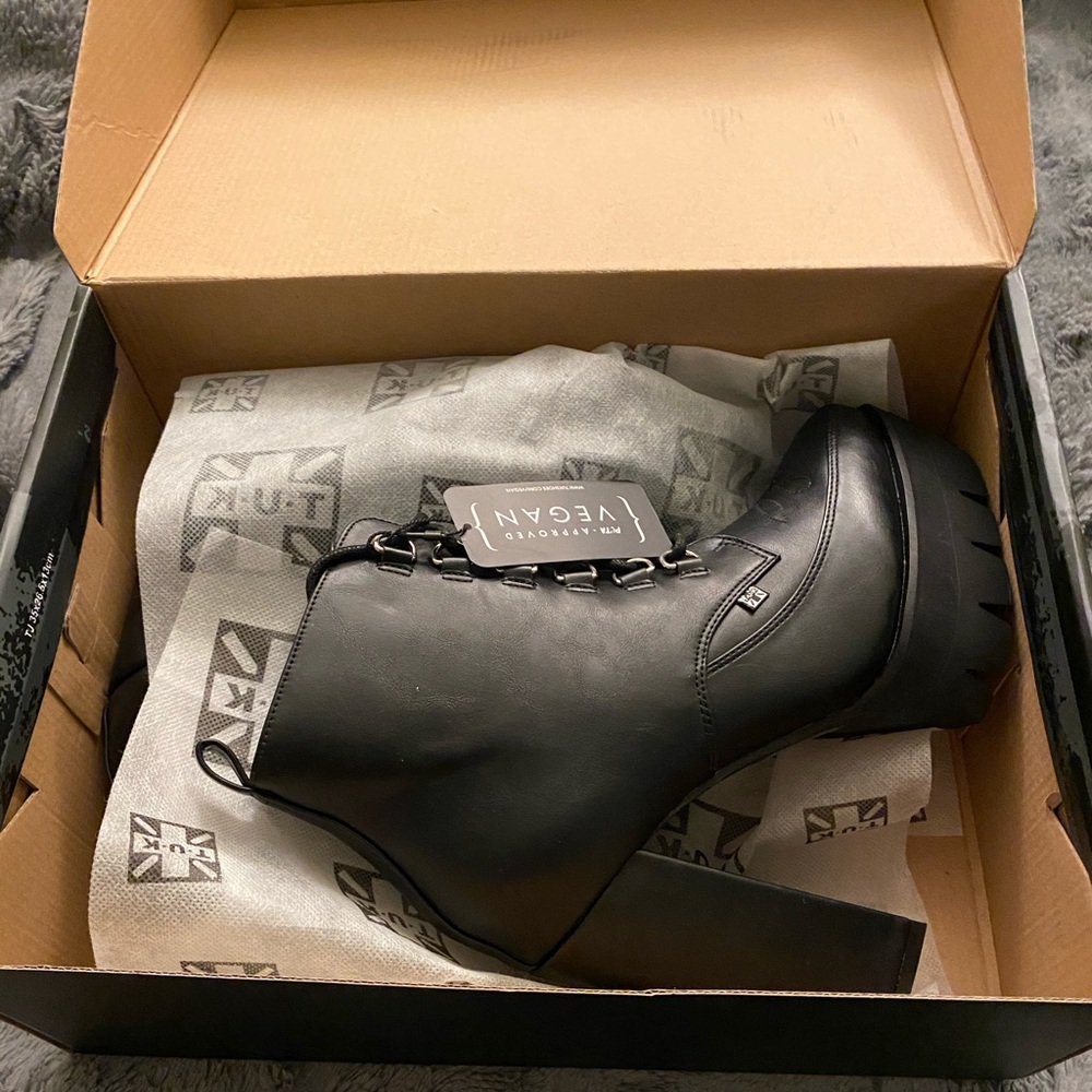 TUK Point Bootie Platform Heel - Picture 5 of 7